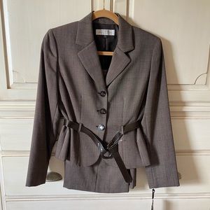 NWT Tahari - Arthur S. Levine 6P 2 piece Suit